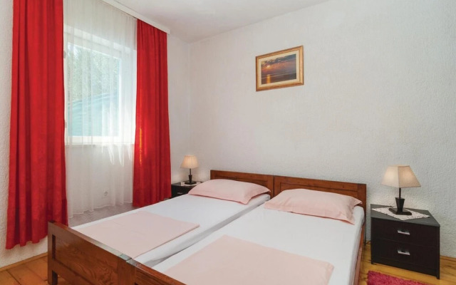 Stunning Home in Rogac With Wifi and 4 Bedrooms