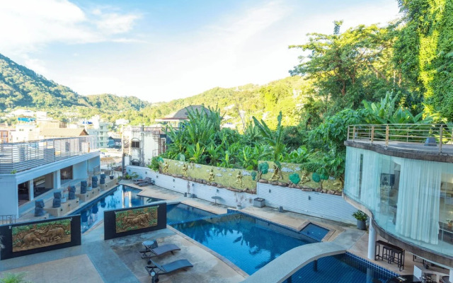ResortStyle Pool Nightlife C135