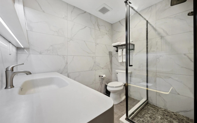 Ramada by Wyndham Flushing Queens