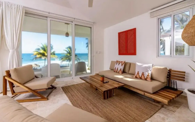 Room in Guest Room - Oceanfront Suite With Kitchenette Stunning Views & Secluded Luxury