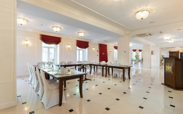 Royal Hotel