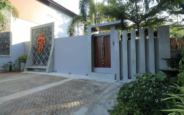 Baan Rawee Apartments