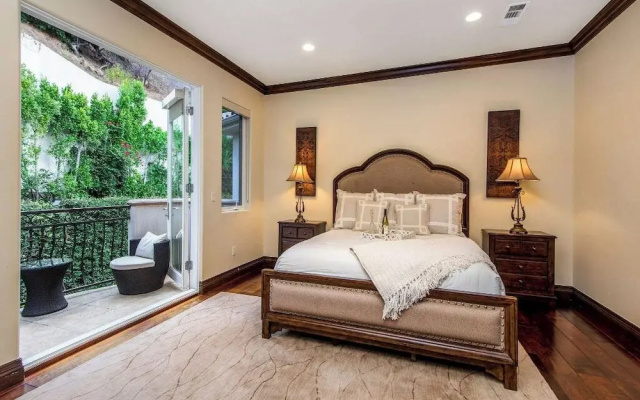 Robmar Mansion - Beverly Hills Mediterranean Estate With Pool & Sport Court