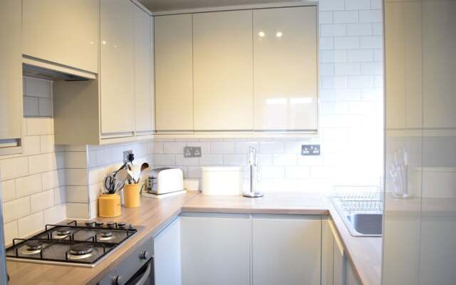 1 Bedroom Flat With Roof Terrace In Fulham