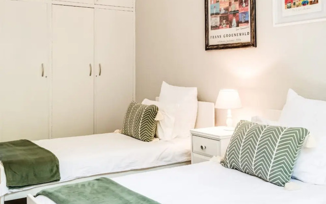 Alluring Seaside Retreat w Pool Stella di Mare