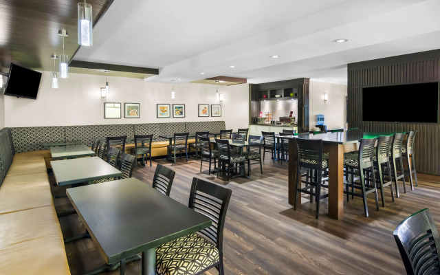 Best Western Plus Osoyoos Hotel & Suites