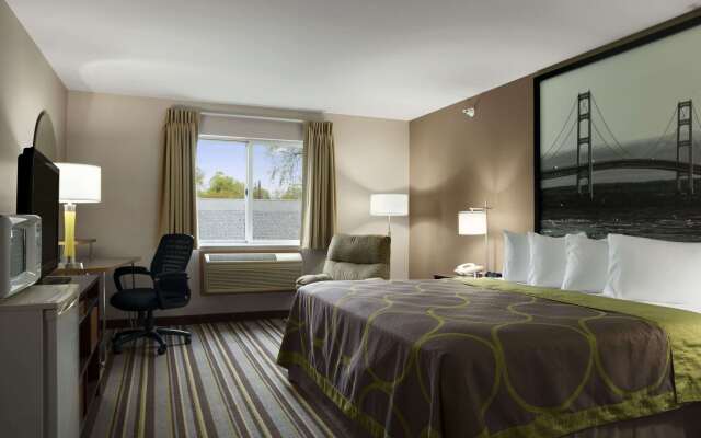 Super 8 by Wyndham Manistee