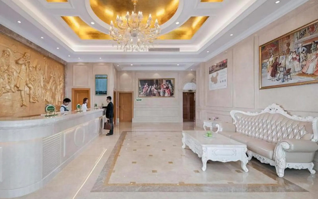 Vienna Hotel (Guangzhou Yue He Fang Xialiang Metro Station Store)