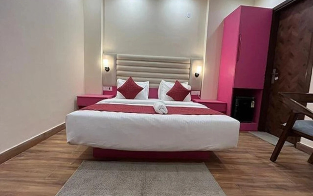 Fabhotel Angel Pink The Premium