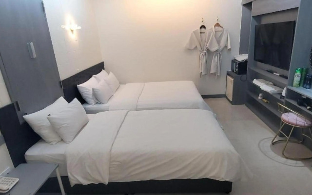 Y Hotel