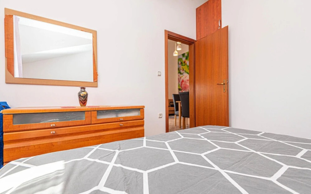Stunning Apartment in Srima With 1 Bedrooms and Wifi