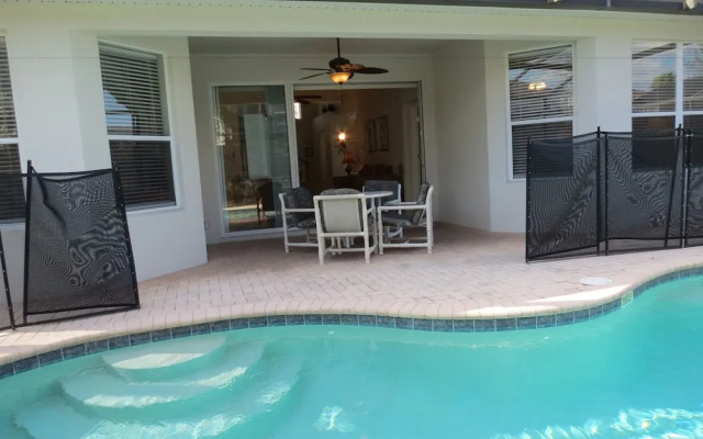 Deluxe Pool Homes by EAVH