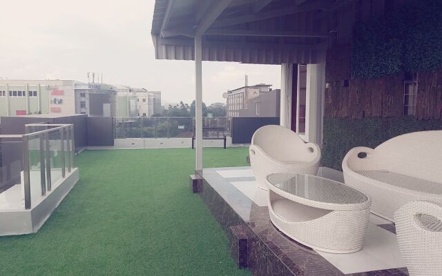 Grand Viveana Hotel