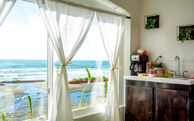 BEACHFRONT Escape - Cozy Studio