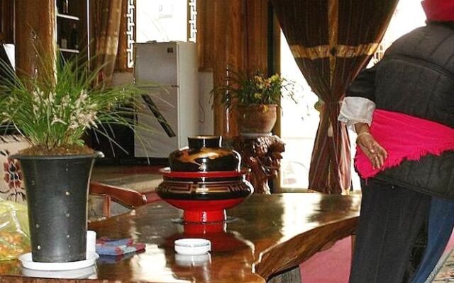 Shangri-la Tibetan Family Inn