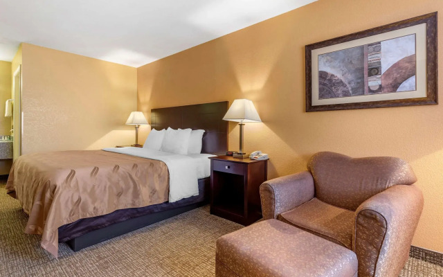 Quality Inn Russellville I-40