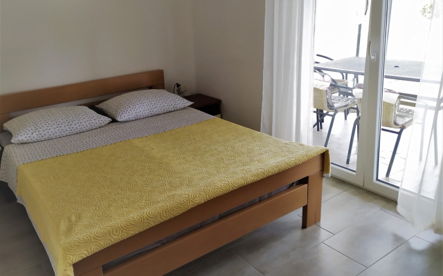 Apartment Aleksandra - 10 m from sea: A5 Bibinje, Zadar riviera
