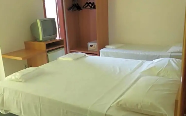Hotel golden dolphin grand hotel 111