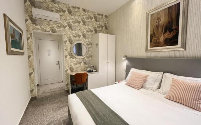 Monza City Rooms & Studios