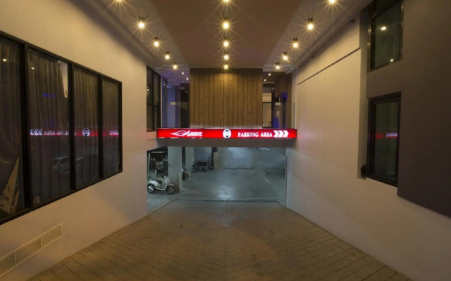 Serenotel Pattaya Beach Front