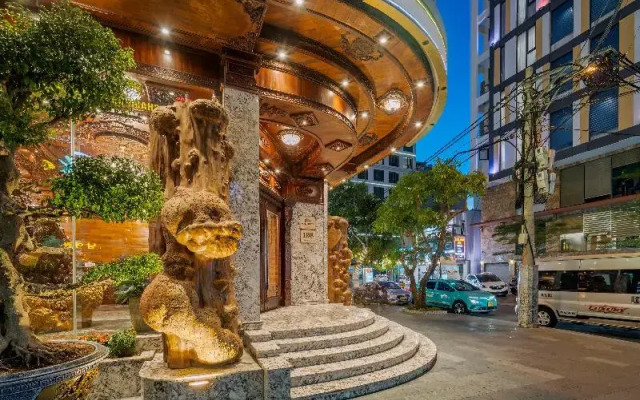 Monalisa Luxury Hotel