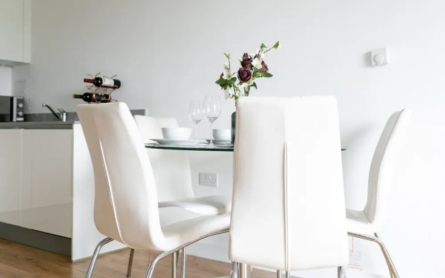 Skyvillion 2bed Enfield Flat W Balcony - Parking