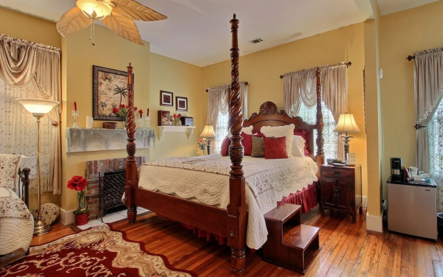 Green Palm Inn