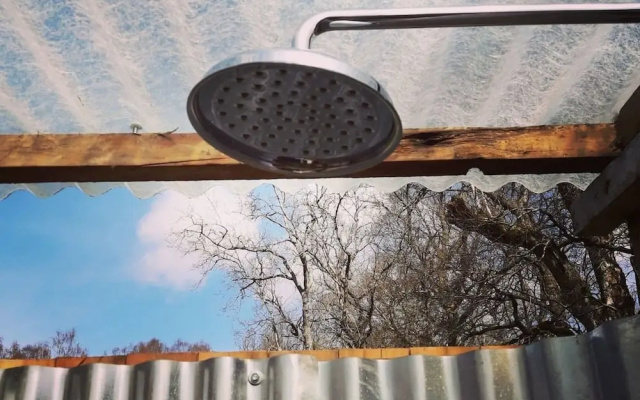 Cosy Woodland off Grid Shepherds Hut - Rowan