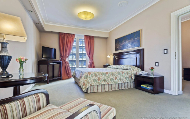 Claridge Hotel