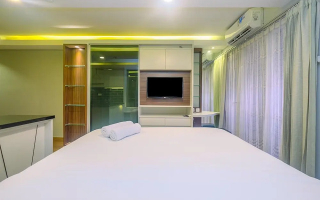 Elegant and Comfy Studio Amethyst Apartment