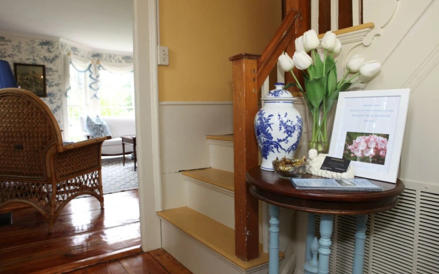 The Deacon & James Pharmacy B&B