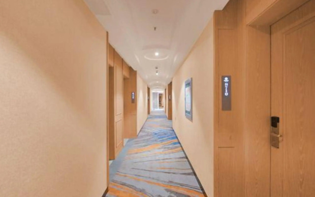 Vienna Hotel (Nanjing Hexi Golden Eagle Shop)