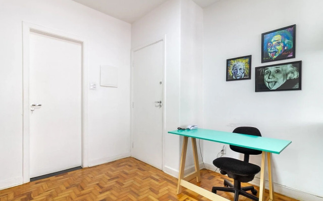Amplo apartamento no centro, 2 quadras do metrô