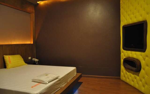 In and Out Hotel