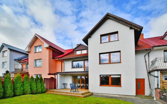 Comfortable Holiday Villa, Private Garden