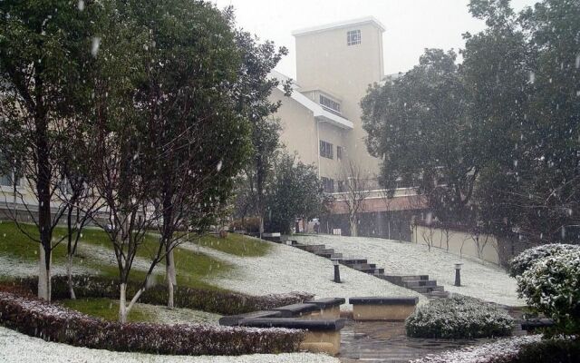 Yichang Guobin Garden Hotel