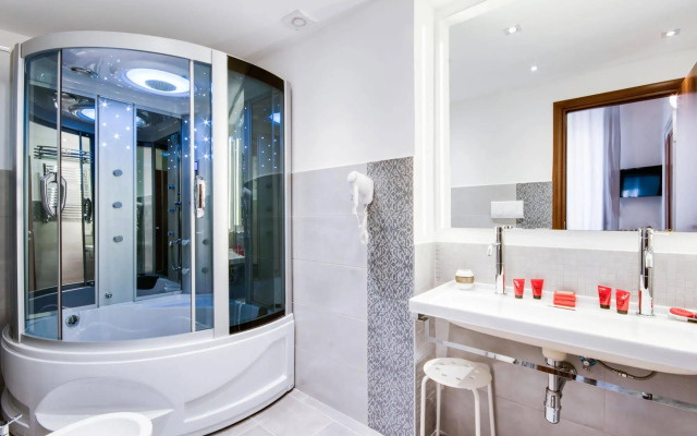 Lh Royal Suites