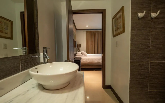 Condominio Diamante del Sol by CRHR