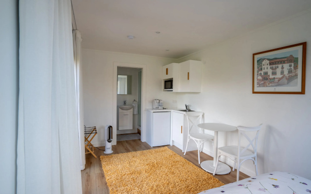 Number 41 Bed  Breakfast – Guest Rooms – Blenheim