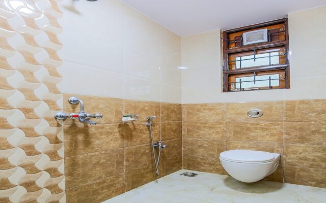 OYO 14779 Meera Motels & Residency