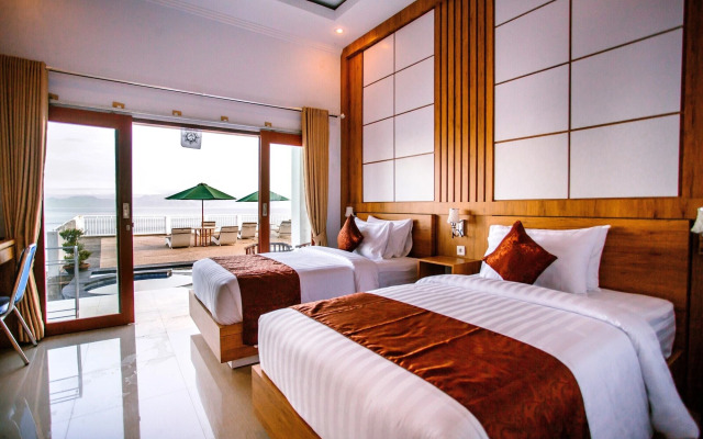 Samuh Sunset Nusa Penida by GenuineHost