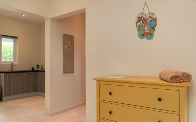 Hideout Suites - steps from Eagle Beach