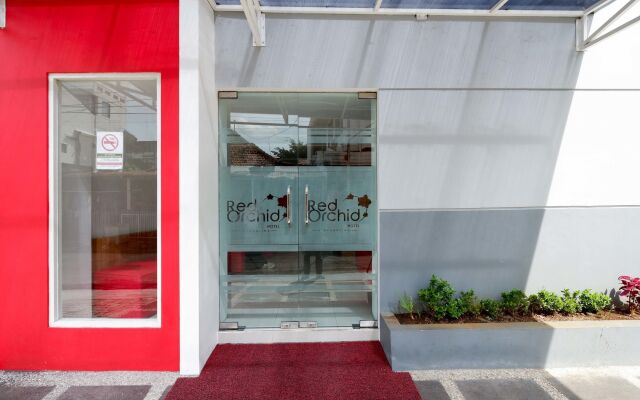 RedDoorz Plus near Ciputra Mall Simpang Lima