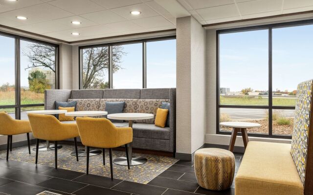 Hampton Inn Kansas City-Airport