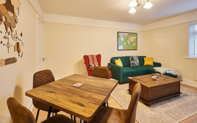 Host Stay Bridge Court