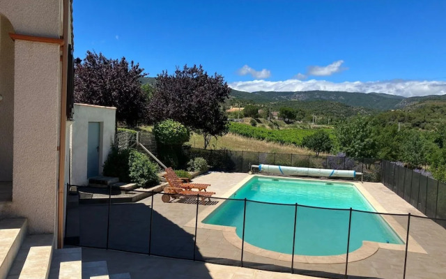 Villa With Private Pool and Jacuzzi