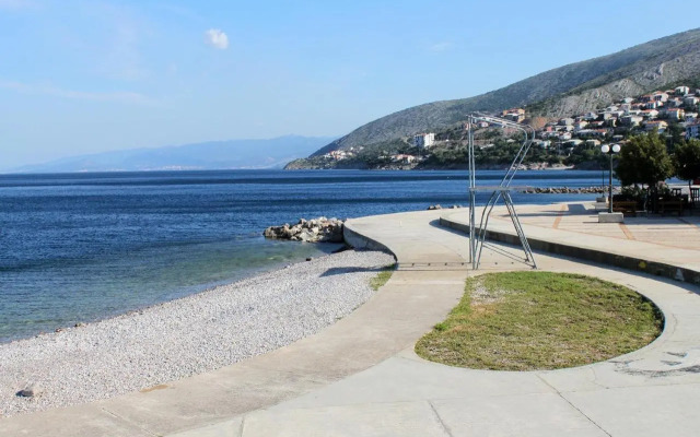 Apartments with a parking space Senj - 5572