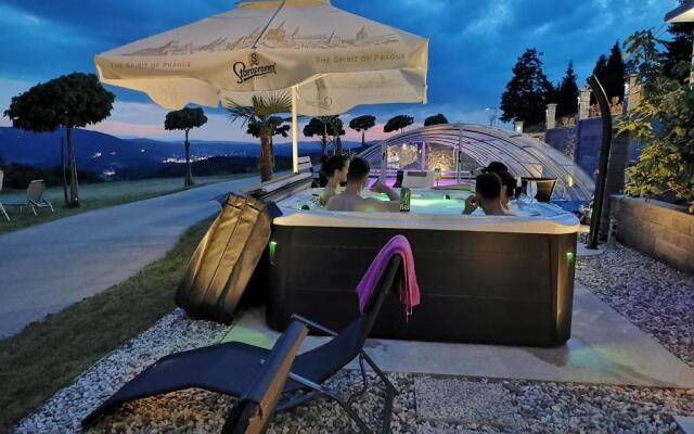 Three Stars Luxury House ART-PE with pool and SPA pool