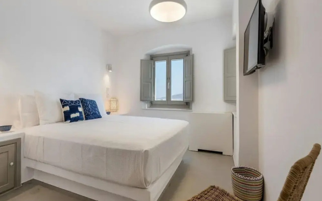 Stunning Villa With Modern Decor