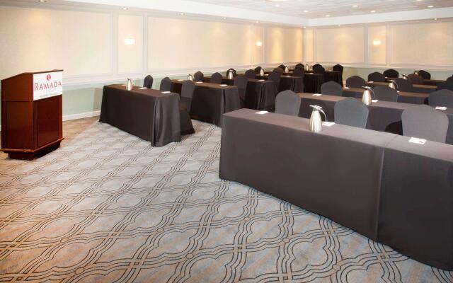 Ramada Plaza by Wyndham Chicago North Shore